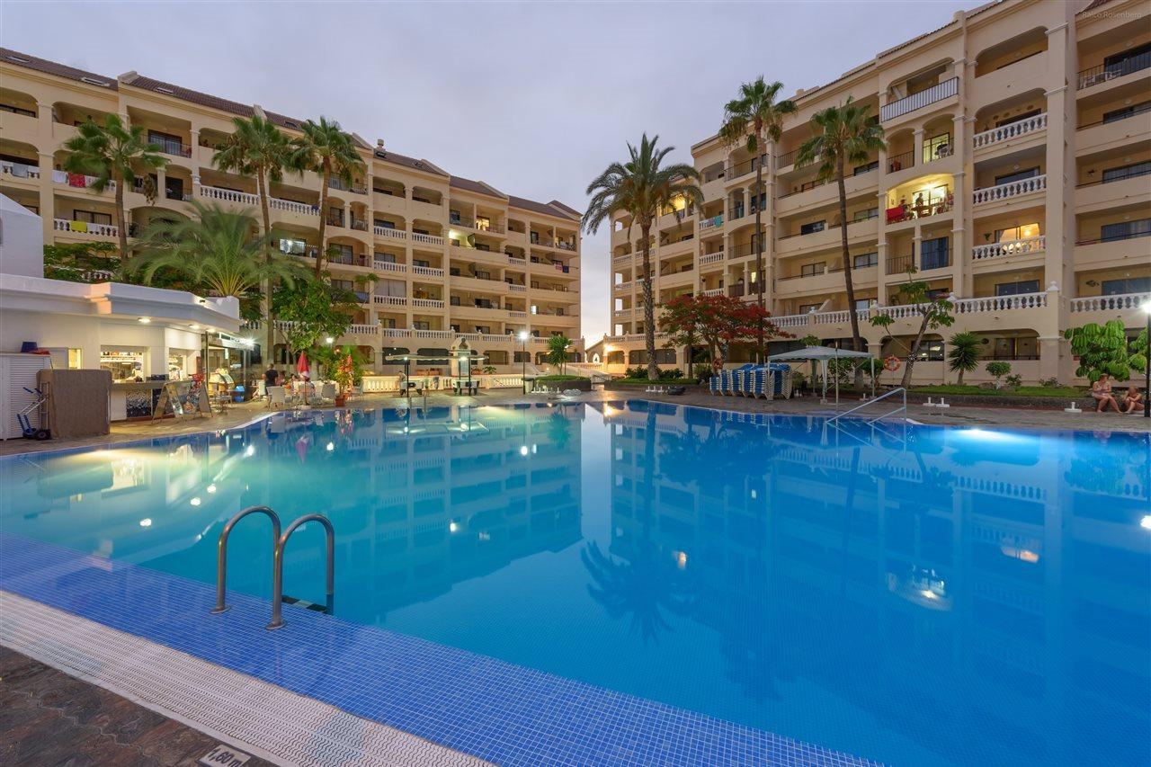 Castle Harbour Aparthotel Los Cristianos  Bagian luar foto