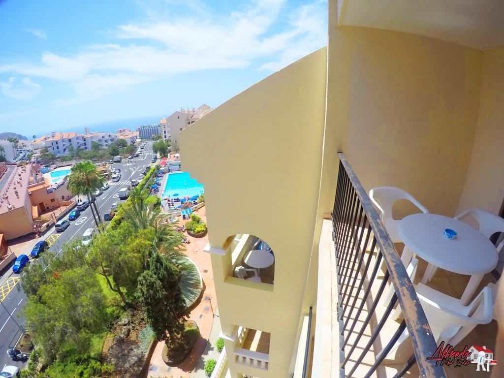 Castle Harbour Aparthotel Los Cristianos  Bagian luar foto