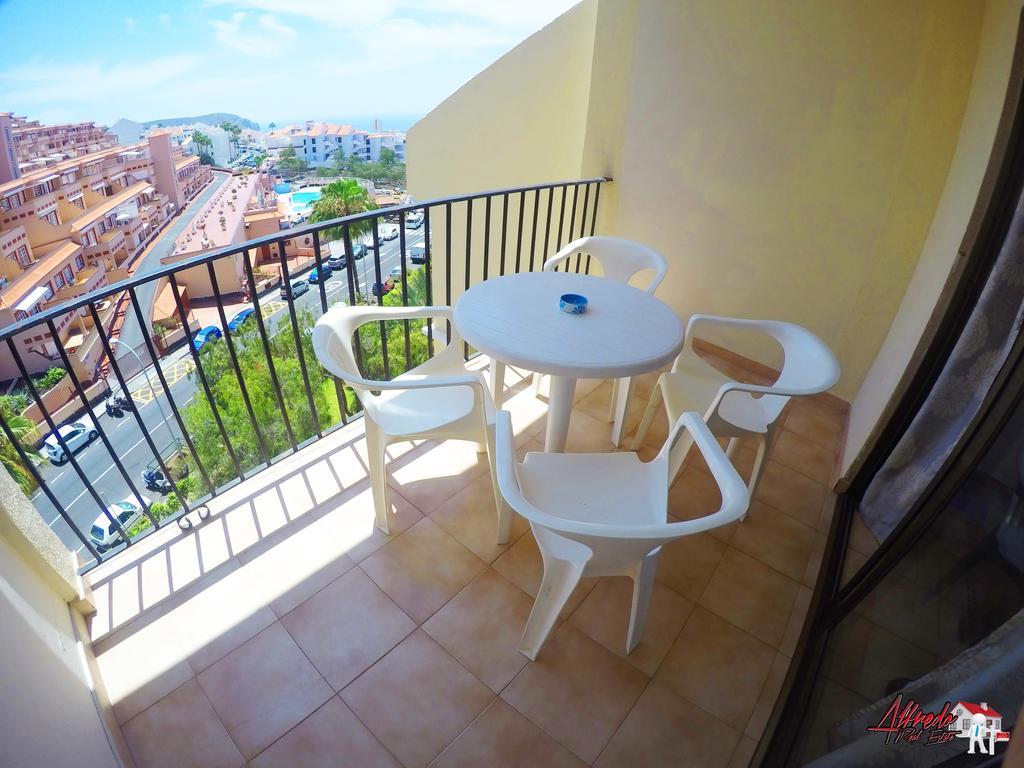 Castle Harbour Aparthotel Los Cristianos  Bagian luar foto