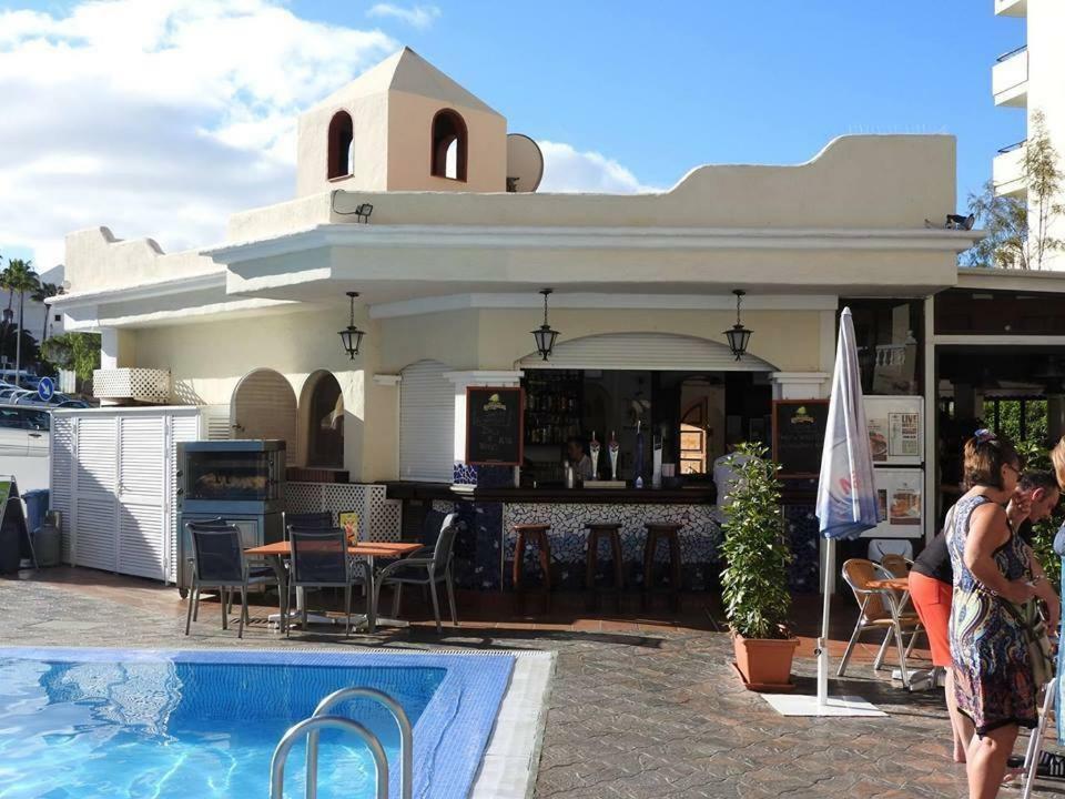 Castle Harbour Aparthotel Los Cristianos  Bagian luar foto