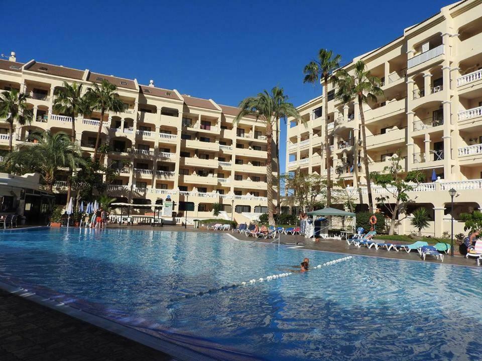 Castle Harbour Aparthotel Los Cristianos  Bagian luar foto