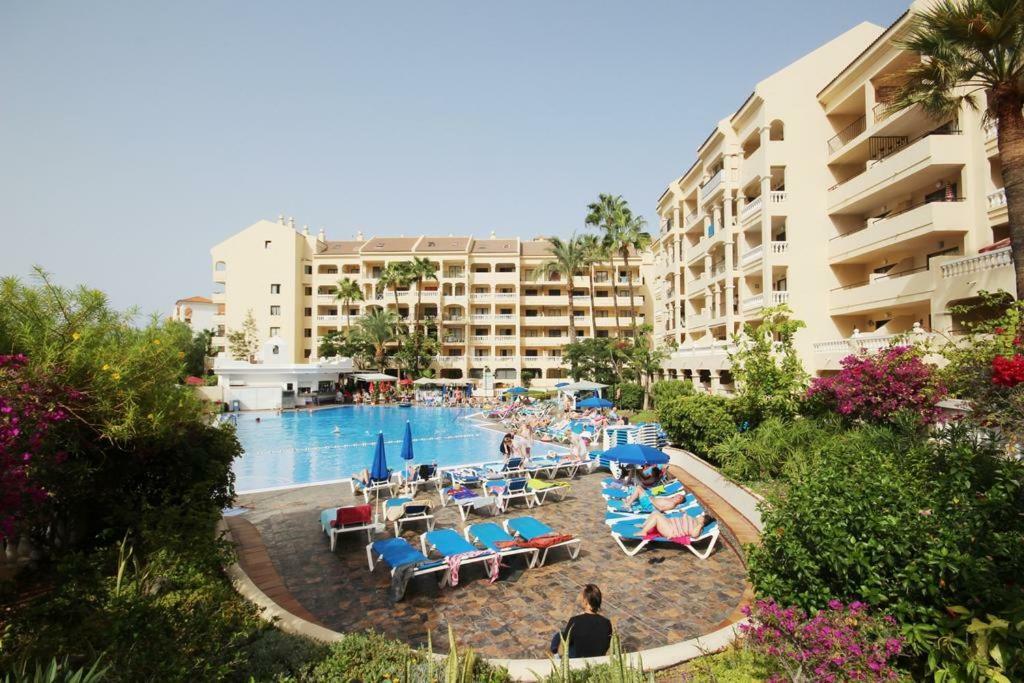 Castle Harbour Aparthotel Los Cristianos  Bagian luar foto